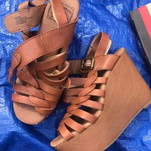 Lucky brand wedge